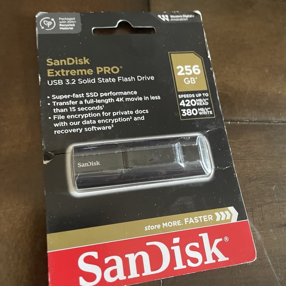 SanDisk Extreme Pro 256GB USB Solid State Flash Drive SSD CZ880 USB3.1 US GAM46 - Picture 1 of 16